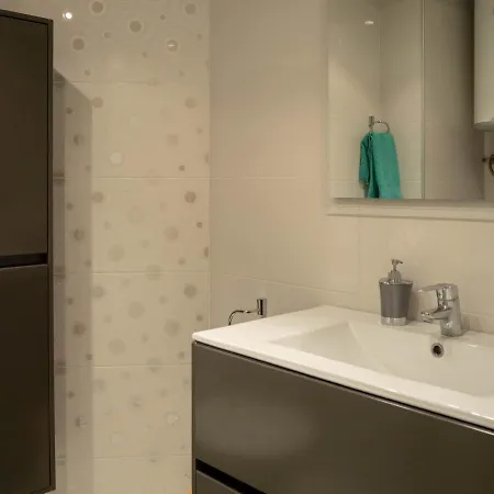 Petit Marie: Cozy Beachside In Center Apartment Platja d'Aro